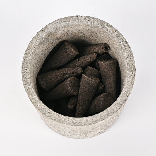 Aiimuzeum® Natural Rose Cone Incense 30 PCS- Handmade Excellence, Long Burning Perfect for Relaxation and Meditation,Aromatic Rooms,Air Purifier Home and House Decor (Black Avalanche Rose)