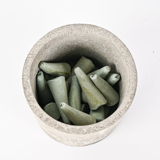 Aiimuzeum® Natural Jasmine Cone Incense 30 PCS- Handmade Excellence, Long Burning Perfect for Relaxation and Meditation,Aromatic Rooms,Air Purifier Home and House Decor (Cloudleaf Mist Jasmine)