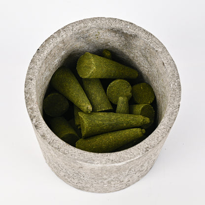 Aiimuzeum® Natural White Tea Cone Incense 30 PCS- Handmade Excellence, Long Burning Perfect for Relaxation and Meditation,Aromatic Rooms,Air Purifier Home and House Decor (First Dawn White Tea)