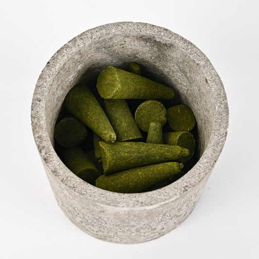 Aiimuzeum® Natural White Tea Cone Incense 30 PCS- Handmade Excellence, Long Burning Perfect for Relaxation and Meditation,Aromatic Rooms,Air Purifier Home and House Decor (First Dawn White Tea)